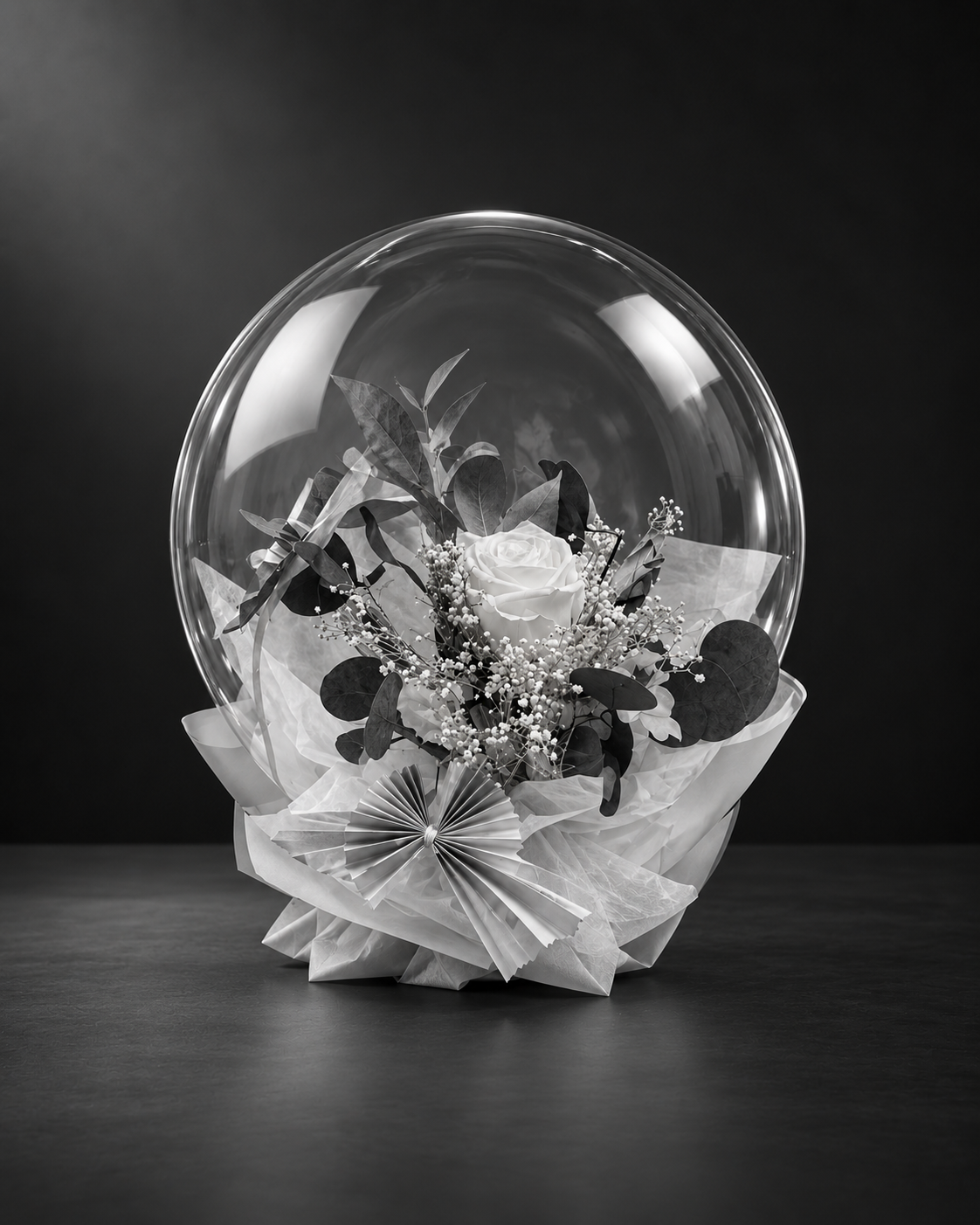 Crystal Bobo – weiße Rose und Botanicals im transparenten Ballon